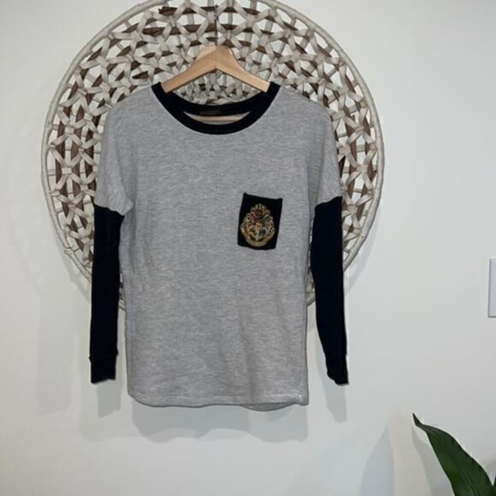 Harry Potter Hogwarts long sleeve crewneck sweatshirt size xsmall